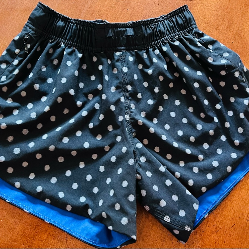 Lululemon Reversible Shorts size 4 blue and blk wht. polka dot